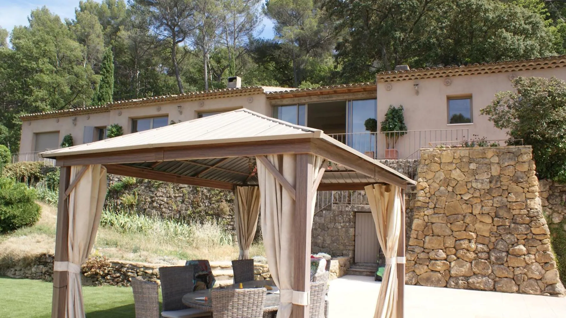 Bed and Breakfast L'Irisciabella Лурмарин